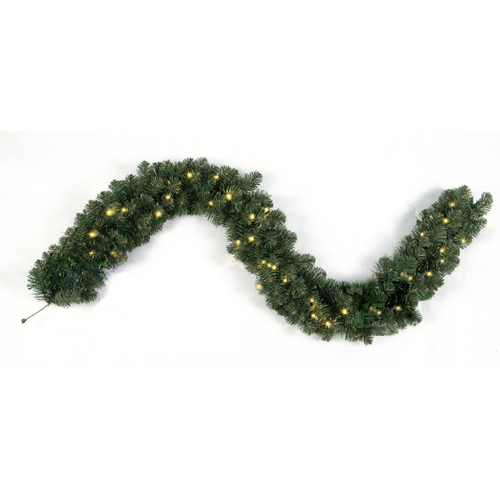 Groene, met nepsparren takken versierde slinger met warme, fonkelende lichtjes.