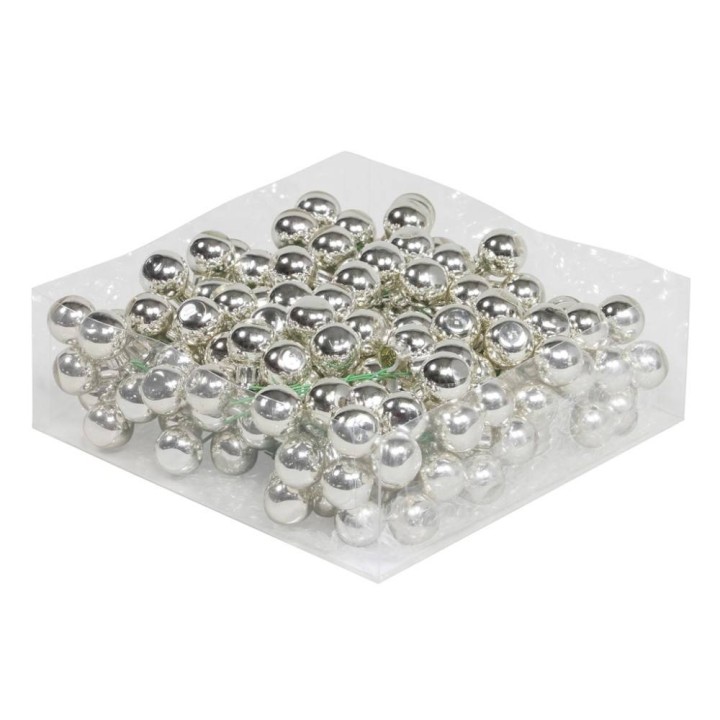 Een stapel glanzende, zilveren bolletjes op een doorzichtige ondergrond.