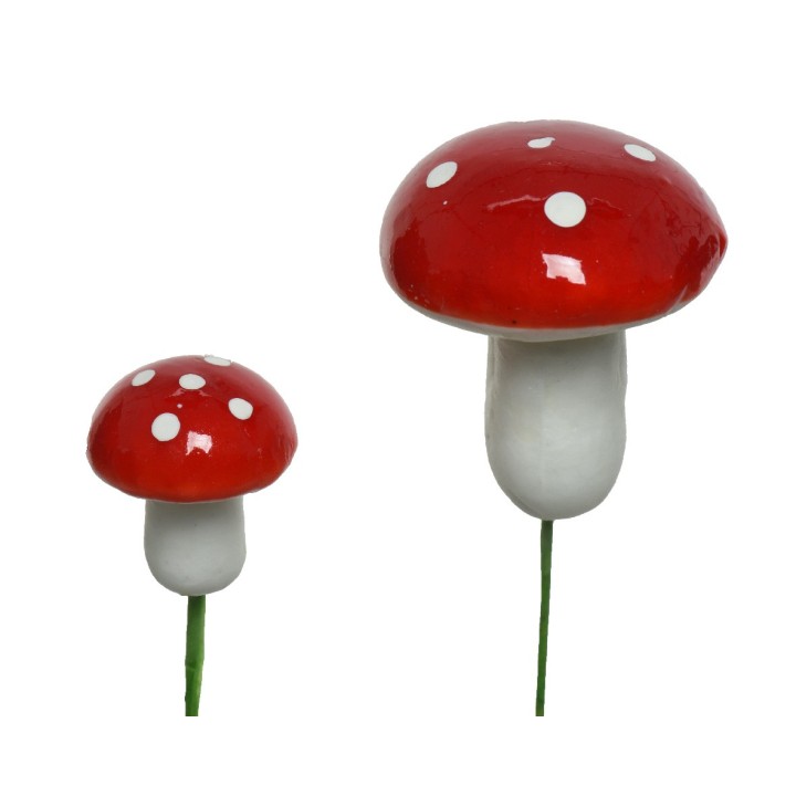 Twee kleurrijke paddenstoelen met een felrode hoed en witte stippen, op een groene steel.