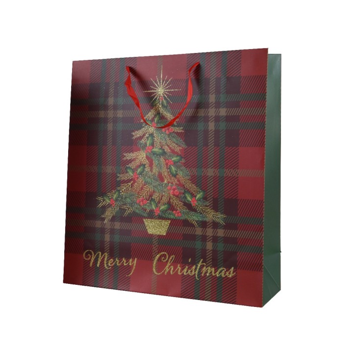 Kersttas met een groene boom, gouden ster en rode en groene ruitprint. Feestelijke uitstraling.