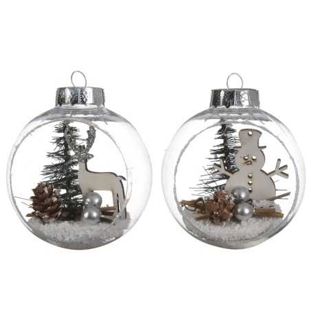 Twee glazen kerstballen met een sneeuwlandschap, dennenbomen, een rendier en een sneeuwman.