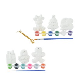 Kleine, witte keramische figuren om te schilderen met verschillende kleuren verf en een kwast.