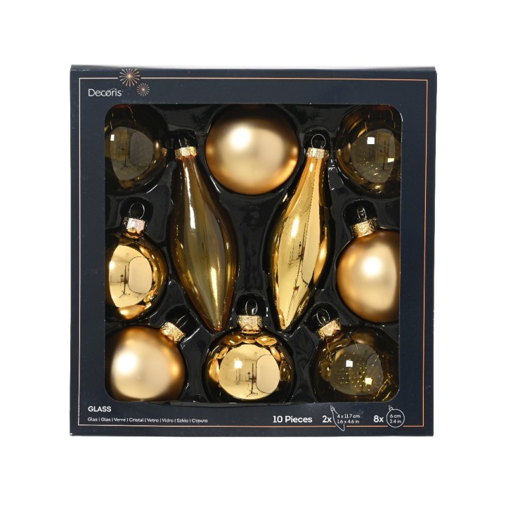 Een zwarte doos met gouden kerstballen in verschillende vormen en maten.
