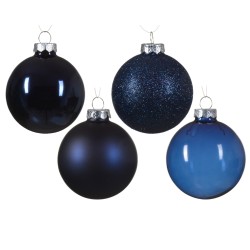 Vijf kerstballen in verschillende tinten blauw, met glanzende en matte afwerkingen.
