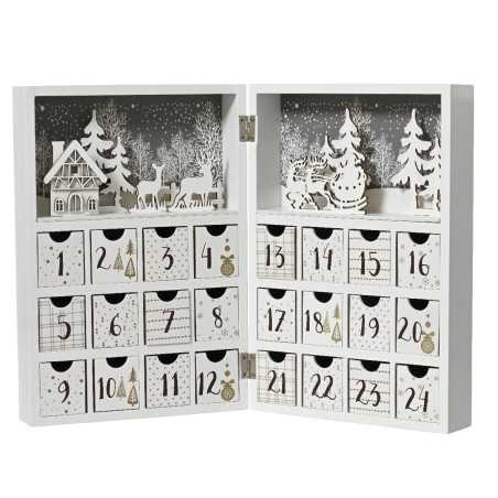 Witte adventskalender met kleine lades, kerstmotieven en een winterse achtergrond.