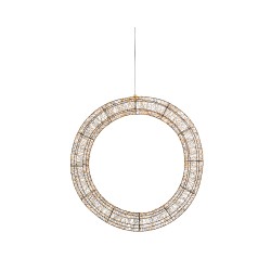 Een grote, ronde lamp van dunne metalen draden met een gouden afwerking, elegant en minimalistisch.