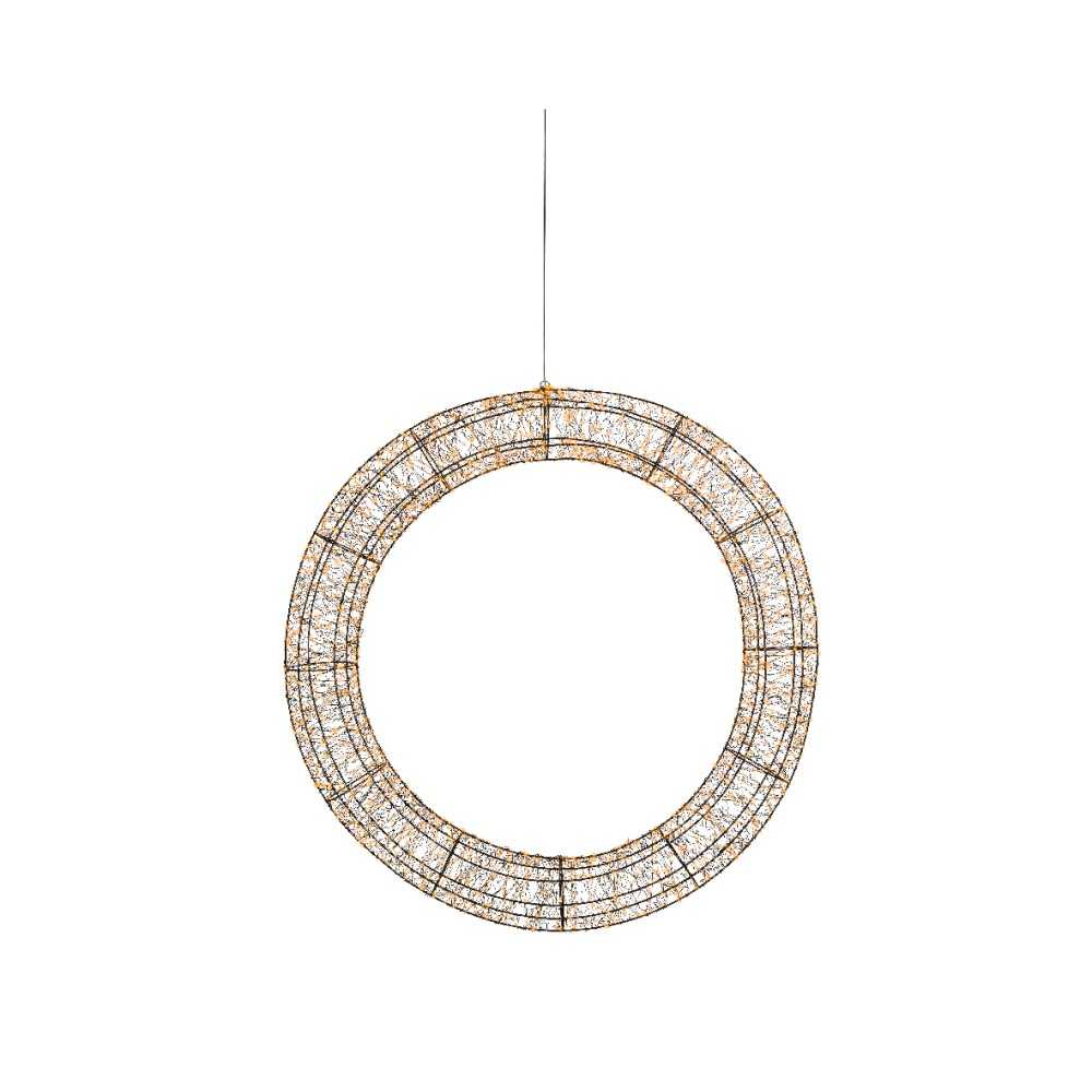 Een grote, ronde lamp van dunne metalen draden met een gouden afwerking, elegant en minimalistisch.