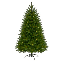 Groene kunstkerstboom met zachte takken en warmgele verlichting, op een zwart metalen standaard.