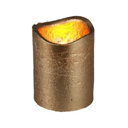Gouden kaars met een warme gloed, onregelmatige rand en een rustieke, metallic afwerking.
