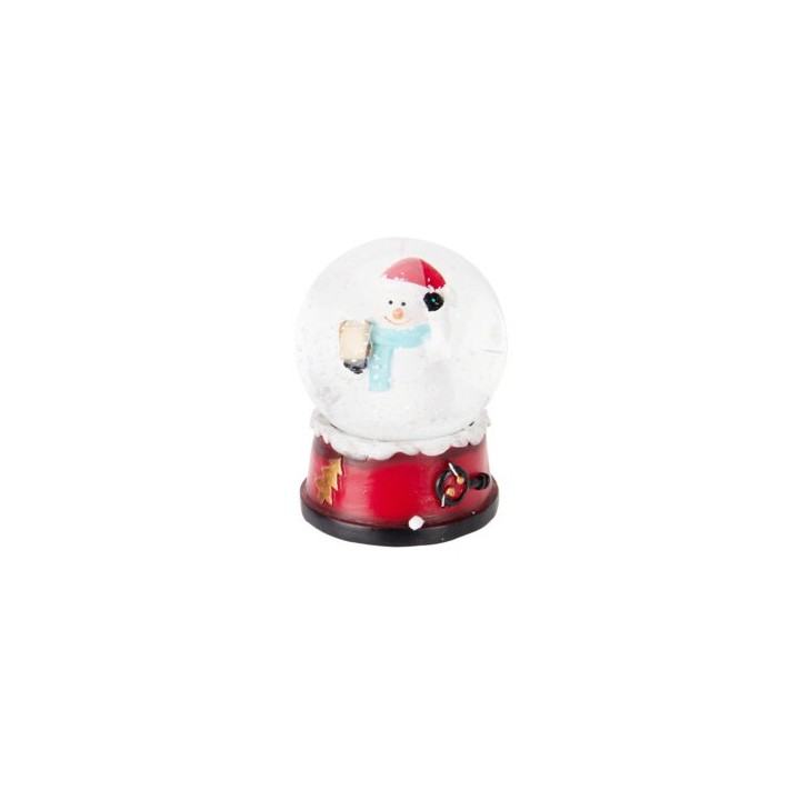 Kleine sneeuwglobe met een vrolijke sneeuwman in een rode hoed op een kleurrijke basis.