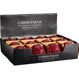Een doos met twaalf glinsterende, rode kerstballen in verschillende maten.