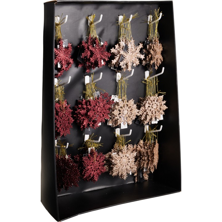 Kleurrijke sneeuwvlokken in variaties van rood en bruin, netjes opgehangen in een zwarte display.