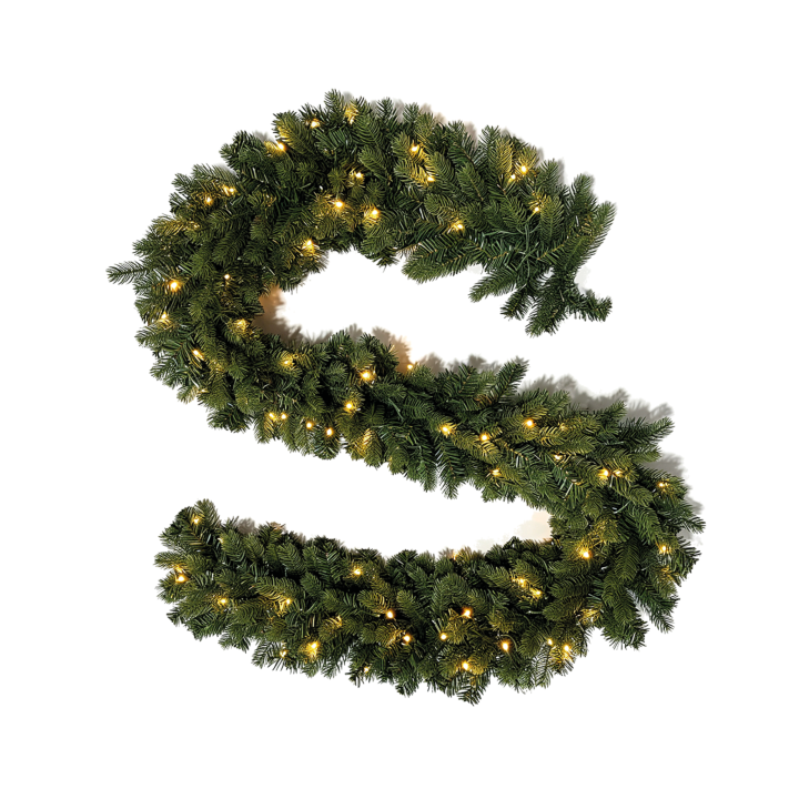Groene dennennaalden in een sierlijke S-vorm met warme, twinkelende lichtjes.