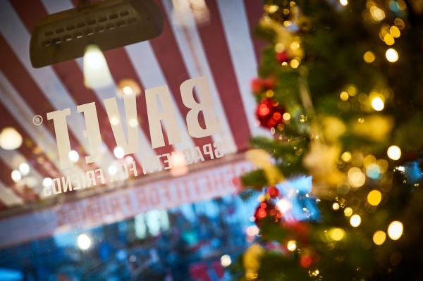 Kerstboom versierd met lichten