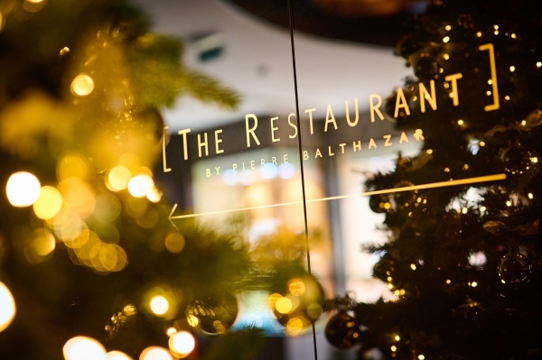 Kerstboom versierd met lichten