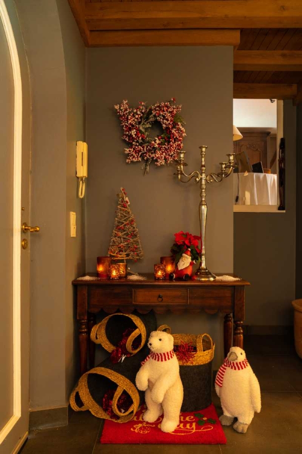 Kerstboom versierd met pluche beren